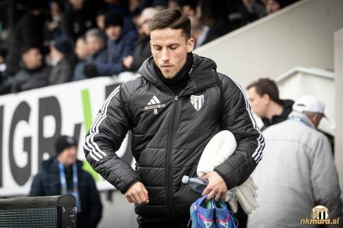 Sandi Nuhanović na tekmi proti Nafti. Fotografija je nastala 2. februarja 2025.