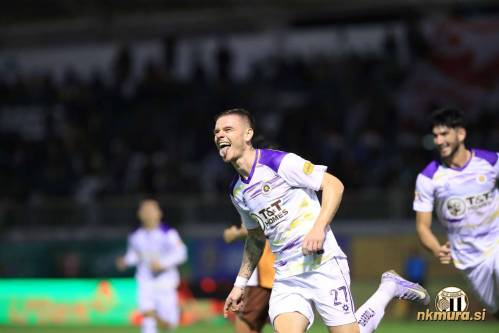 Luka slavi svoj prvenec v novem klubu Hanoi FC. Luka slavi svoj prvenec v novem klubu Hanoi FC.