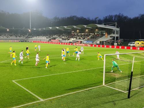 Utrinek s prvega polčasa osmine finala pokala Pivovarna Union med Muro in Koprom. Utrinek s prvega polčasa osmine finala pokala Pivovarna Union med Muro in Koprom.