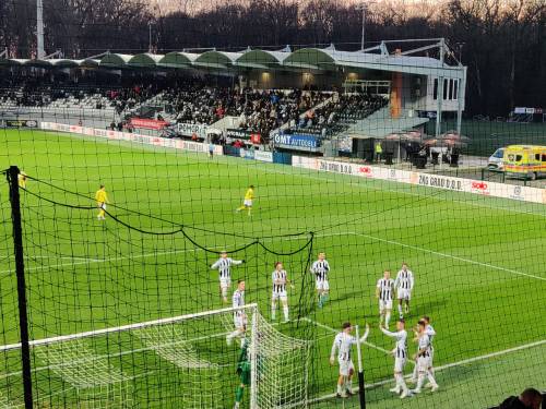 Veselje ob zadetku Daria Vizingerja. Veselje ob zadetku Daria Vizingerja.