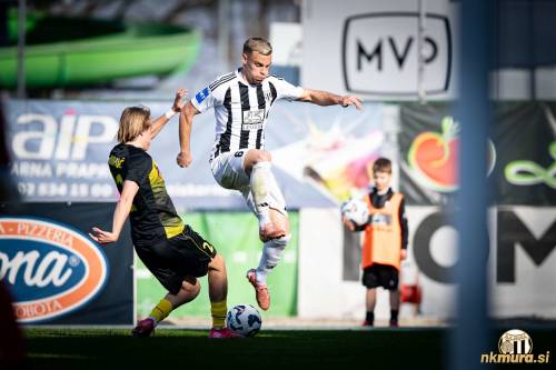 Aljaž Antolin je bil z dvema asistncama prvo ime tekme proti Radomljam. Aljaž Antolin je bil z dvema asistncama prvo ime tekme proti Radomljam.