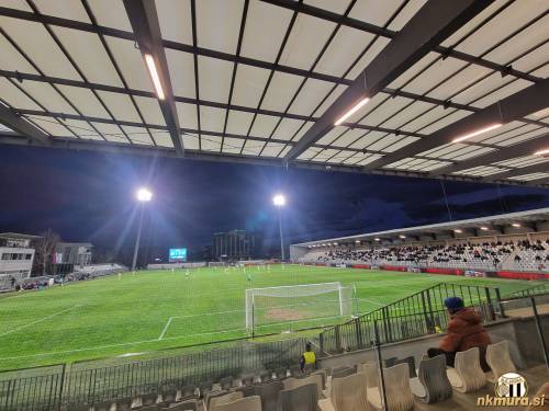 Pogled na stadion Bonifika. Pogled na stadion Bonifika.
