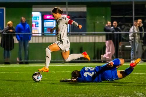 Špela Kolbl je na polfinalni pokalni tekmi proti Radomljam dosegla dva zadetka. Špela Kolbl je na polfinalni pokalni tekmi proti Radomljam dosegla dva zadetka.