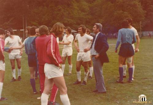 Po eni izmed tekem na Fazaneriji leta 1973. Na sredini je trener Stevo Pozder. Skrajno levo je v belem dresu Drago Posavec. Po eni izmed tekem na Fazaneriji leta 1973. Na sredini je trener Stevo Pozder. Skrajno levo je v belem dresu Drago Posavec.