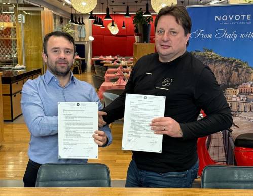 Direktor kluba FC Elimai Fedor Siminidi Anatolievich (levo) in predsednik Mure Robert Kuzmič. Direktor kluba FC Elimai Fedor Siminidi Anatolievich (levo) in predsednik Mure Robert Kuzmič.