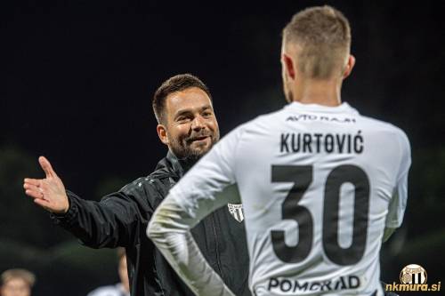 Pomočnik trenerja Srdjan Bugarski in Almin Kurtović. Pomočnik trenerja Srdjan Bugarski in Almin Kurtović.