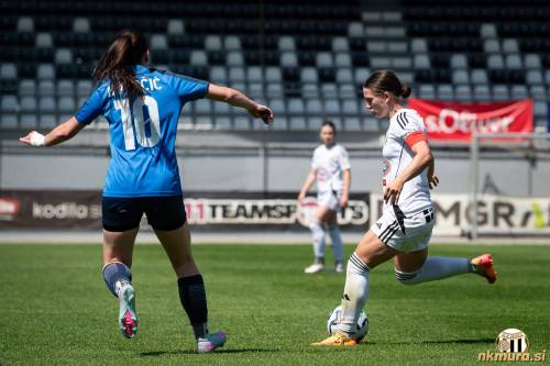Anita Kovačič in Špela Kolbl. Anita Kovačič in Špela Kolbl.