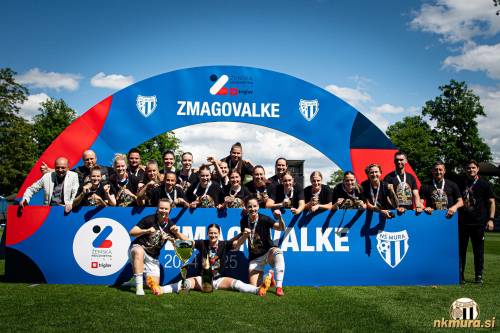 Stojijo od leve: Smiljan Fekonja (predstavnik podjetja Nona), Simon Jakšič, Živa Rakovec, Zala Vindišar, Damjan Vuzem (trener vratarjev), Teja Truntič, Evelina Kos, Yana Malakhova, Hana Serec, Gala Dasović Ravnik, Asja Cvetkovič, Lana Jakšič, Tija Šoštarič Karič, Anja Eferl, Emille Tess Gavillet, Ines Sok, Lea Dolinar, Neža Hrga, Darya Kravets, Domen Kotnjek (kondicijski trener), Vladimir Kokol (trener) in Leon Kovač (fizioterapevt). Spodnja vrsta: Noelle Vilčnik, Špela Kolbl in Lucija Kos. Stojijo od leve: Smiljan Fekonja (predstavnik podjetja Nona), Simon Jakšič, Živa Rakovec, Zala Vindišar, Damjan Vuzem (trener vratarjev), Teja Truntič, Evelina Kos, Yana Malakhova, Hana Serec, Gala Dasović Ravnik, Asja Cvetkovič, Lana Jakšič, Tija Šoštarič Karič, Anja Eferl, Emille Tess Gavillet, Ines Sok, Lea Dolinar, Neža Hrga, Darya Kravets, Domen Kotnjek (kondicijski trener), Vladimir Kokol (trener) in Leon Kovač (fizioterapevt). Spodnja vrsta: Noelle Vilčnik, Špela Kolbl in Lucija Kos.