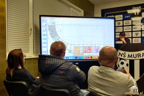 Predstavitev nove tribune.