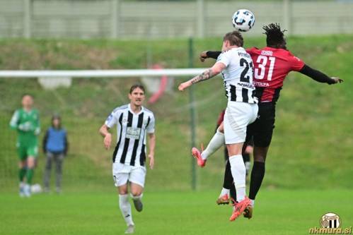 Matic Vrbanec in Žan Petrovič v eni izmed akcij na tekmi proti Primorju.