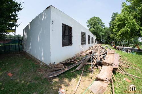 Rušenje nekdanjih slačilnic. Rušenje nekdanjih slačilnic.