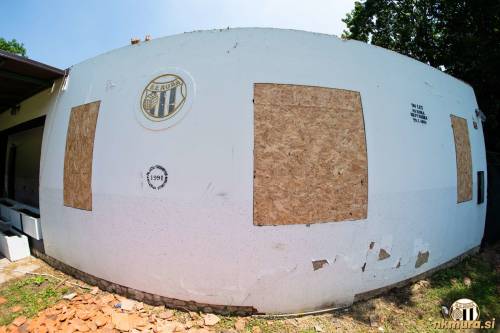 Rušenje nekdanjih slačilnic. Rušenje nekdanjih slačilnic.