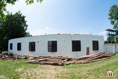 Rušenje nekdanjih slačilnic. Rušenje nekdanjih slačilnic.