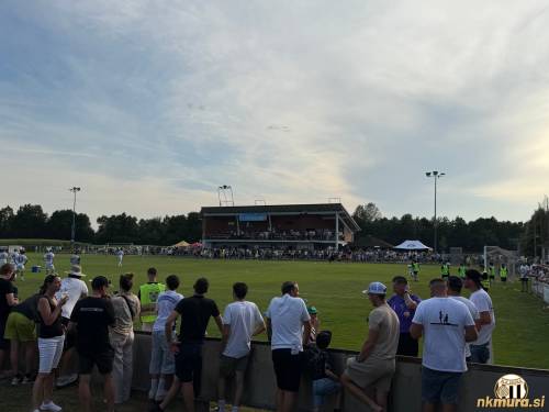 Pogled na Holzbau Lappi Areno v Gabersdorfu. Pogled na Holzbau Lappi Areno v Gabersdorfu.