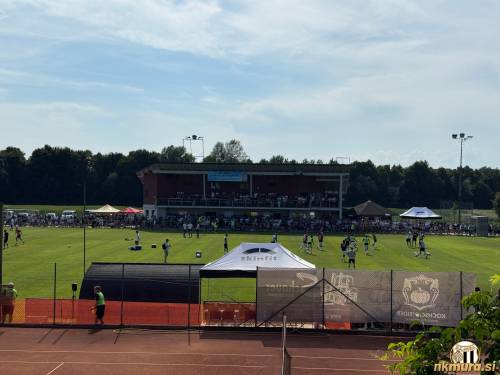 Pogled na Holzbau Lappi Areno v Gabersdorfu. Pogled na Holzbau Lappi Areno v Gabersdorfu.