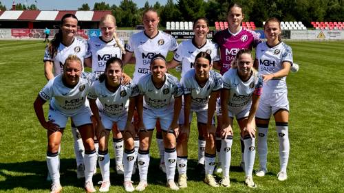 Začetna enajsterica Puskas Akademije.