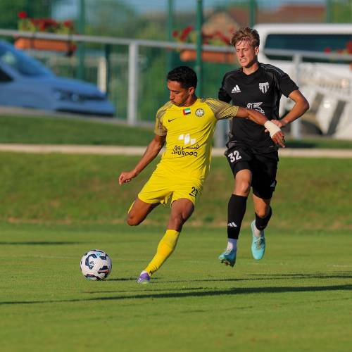 Utrinek z dvoboja med Muro in Kalbo iz Združenih arabskih emiratov. Utrinek z dvoboja med Muro in Kalbo iz Združenih arabskih emiratov.