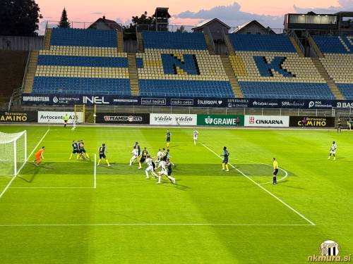 Eden od številnih kotov Mure na tekmi proti Celju.