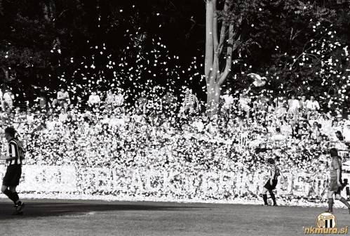 Black Gringosi na vzhodni tribuni na tekmi proti Mariboru (1. maj 1994).