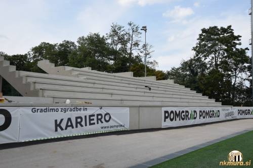 Severozahodna tribuna počasi dobiva podobo. Severozahodna tribuna počasi dobiva podobo.