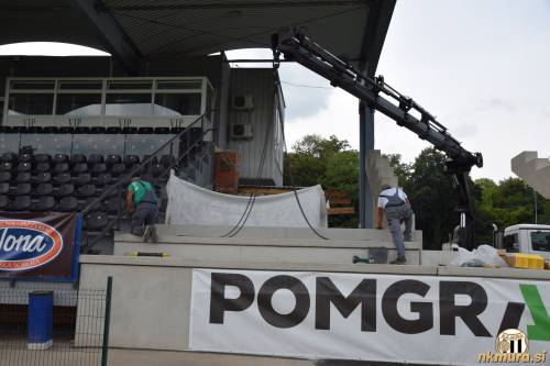Severozahodna tribuna počasi dobiva podobo. Severozahodna tribuna počasi dobiva podobo.