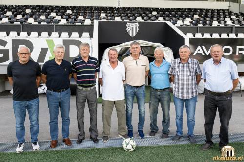 Muraši, ki so leta 1975 gostovali v Skopju, kjer so se pomerili z Vardarjem. Od leve: Vladimir Vlaškalić, Andrej Šajnovič, Dušan Škrbić, Jože Horvat, Štefan Šavel, Štefan Ivanič, Jože Rous in Oskar Horvat.