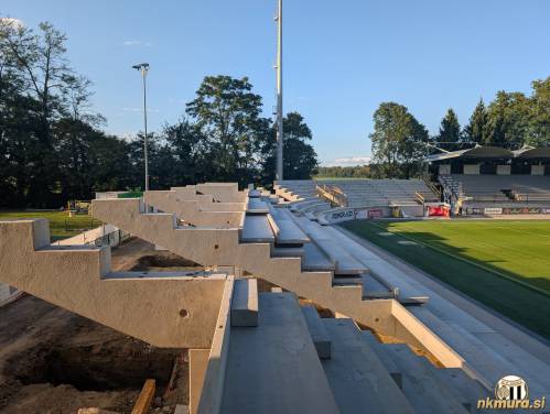Gradnja severozahodne tribune.
