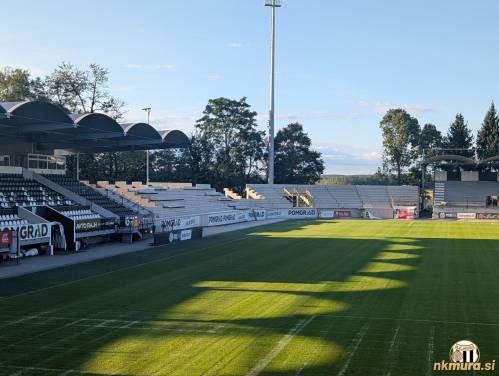 Gradnja severozahodne tribune.