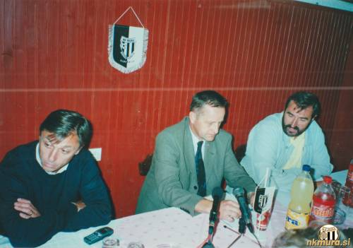 Od leve: Zlatko Kranjčar, Tugomir Frajman (predsednik Mure), Geza Farkaš (član UO). Od leve: Zlatko Kranjčar, Tugomir Frajman (predsednik Mure), Geza Farkaš (član UO).