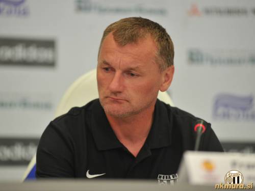 Franc Cifer na tiskovni konferenci pred tekmo Arsenal Kyiv : Mura, 1. avgusta 2012.