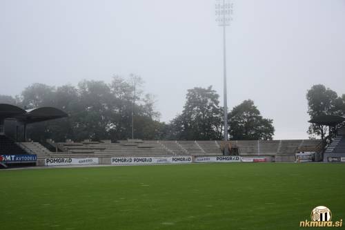 Severozahodna tribuna.