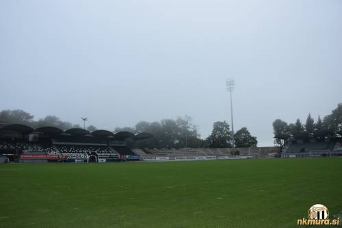 Pogled na stadion in severozahodno tribuno.