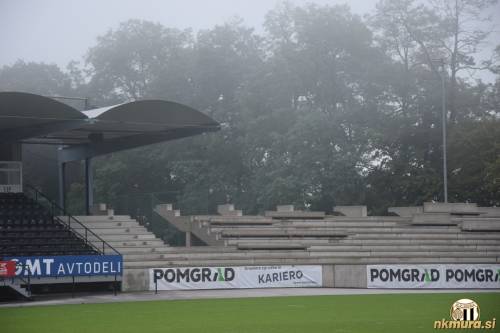 Severozahodna tribuna.