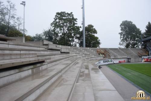 Severozahodna tribuna.