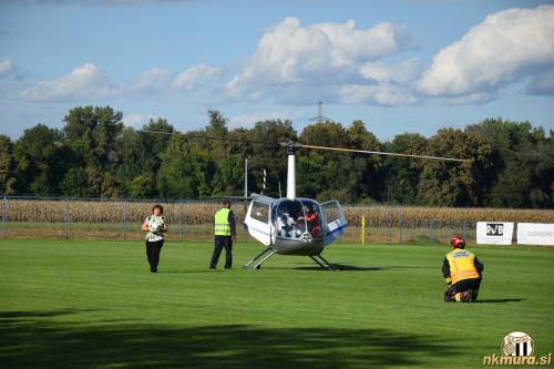 Milica Makoter je s helikopterjem pripeljala žogo.