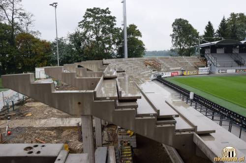 Severozahodna tribuna.