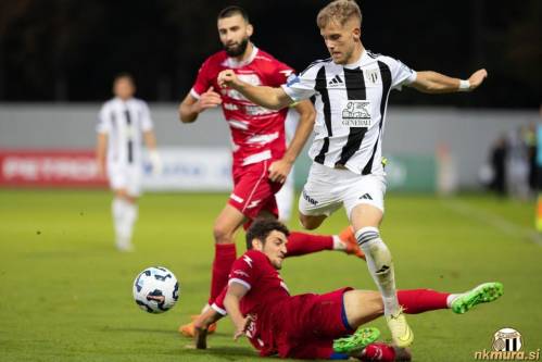 Niko Kasalo v eni izmed akcij Mure proti Aluminiju. Niko Kasalo v eni izmed akcij Mure proti Aluminiju.