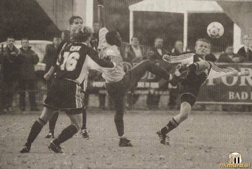 Prizor s prekmurskegda derbija med Beltinci in Muro, ki je bil odigran 24. oktobra 1999. Od leve: Franc Cifer, Damjan Ošlaj (v ozadju), David Adjei in Robert Petrovič.