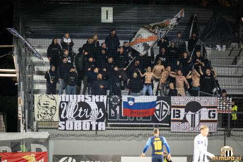 Black Gringos na severni tribuni.