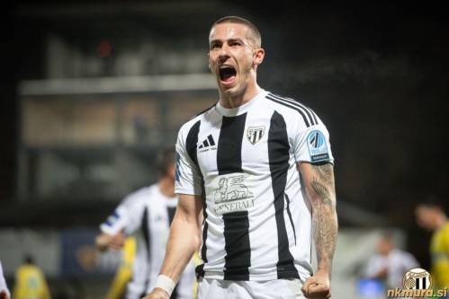 Dario Vizinger je dosegel hat-trick proti Kopru.