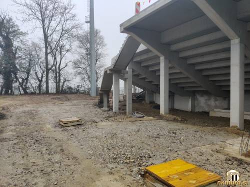 Severozahodna tribuna.