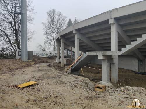 Severozahodna tribuna.