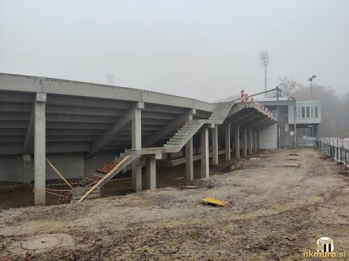 Severozahodna tribuna.