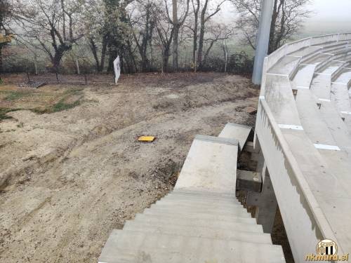 Severozahodna tribuna.