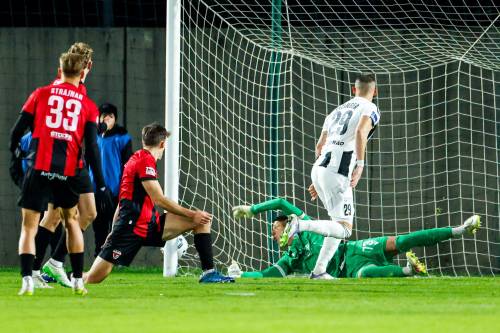 Zadetek Nika Kasala, ki je bil razveljavljen.