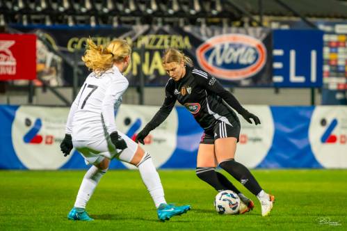 Lea Dolinar in Anja Lukežič na tekmi Mure None in Primorja, 14. 2. 2025.