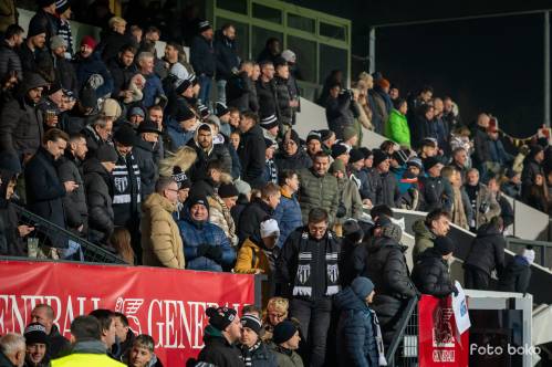 Gledalci so razočarani zapuščali stadion.