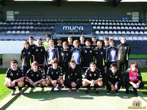 Murina selekcija U14 v sezoni 2010/11. Zgornja vrsta od leve: Gorazd Ošlaj, Nino Curman, Klemen Pucko, Nejc Ajlec, Jan Hartman, Denis Škrilec, Goran Lepoša. Srednja vrsta: Tobijas Zadravec, Rok Malačič, Nejc Džafič, Alen Klobasa, Blaž Lejko, Jernej Baranja, Aleš Gutmacher, Aljaž Prelec, Goran Köveš (trener). Spodnja vrsta: Samo Mujdrica, Žiga Novak, Aljoša Gregorec, Tilen Džafič, Marko Ostanek, Alen Baranja, David Tot.