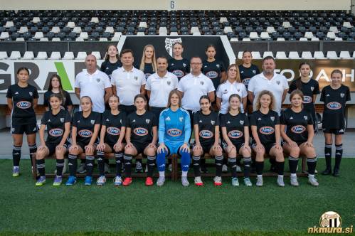 Ženska ekipa U15 jeseni 2025. Zgornja vrsta: Izabela Lukač, Elena Kocet, Zala Kreft, Eva Horvat, Teja Horvat. Srednja vrsta: Tanit Tia Šnofl, Ana Frešer, Edi Pucko (tehnični vodja), Robert Berendijaš (pomočnik
trenerja), Aleksandar Pejčić (pomočnik trenerja), Valter Gjergjek (trener), Sara Kramberger (tehnični vodja), Andrej Škodnik (tehnični vodja), Ana Kralj, Alisa Ema Pucko. Spodnja vrsta: Sara Žabota, Teja Duh, Ajda Artenjak, Ela Škodnik, Lana Kramberger, Maša Cvetko, Miša Krčmar, Alina Halas, Kaja Žnuderl.