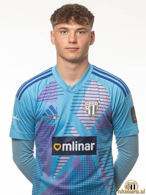 Julij Vodan Jecelj v dresu mladinske ekipe Mure leta 2025.